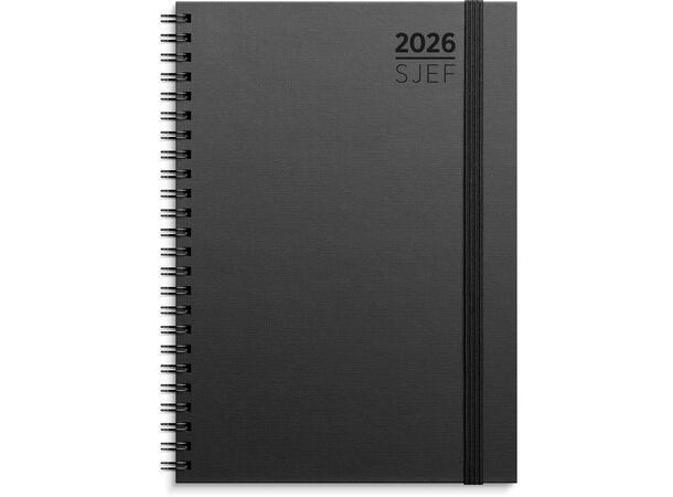 Sjefskalender GRIEG A5 spiral 2026 sort 