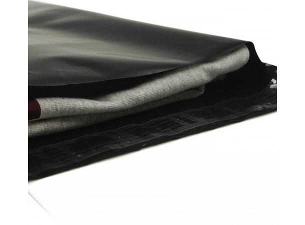 E-handelsposer, plast svart (100) med klaff. 340 x 420 mm 50 my 