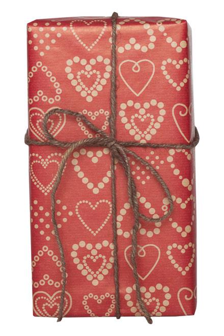 9421957 Hedlunds BR16221-38 Gavepapir Dotted hearts, rød kraft 38cm Diskrull 5 kg  | 165m | Jul