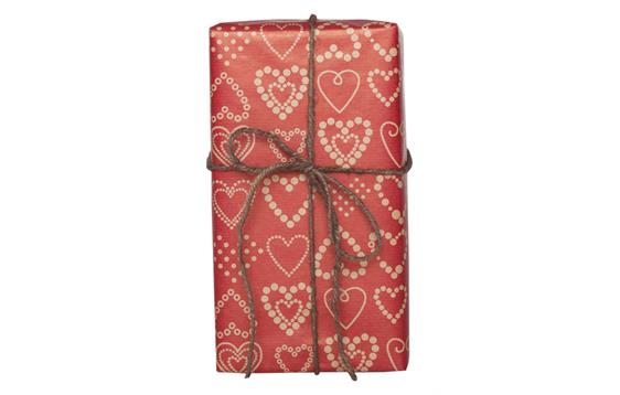 9421958 Hedlunds BR16221-57 Gavepapir Dotted hearts, rød kraft 57cm Diskrull 7 kg  | 154m | Jul