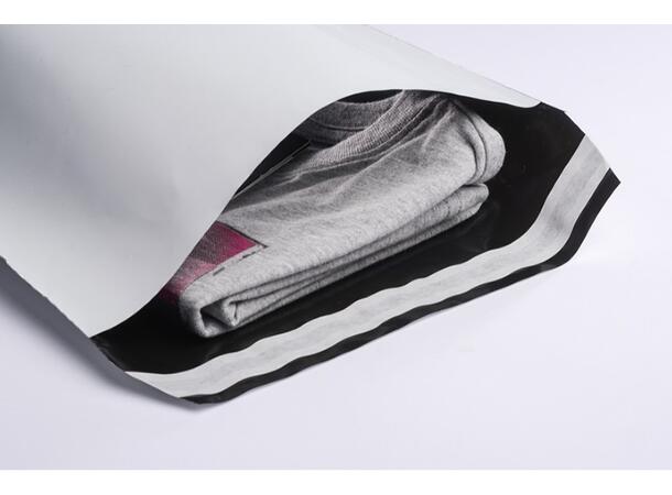 E-handelspose i hvit LDPE med trykk 1+0 med klaff/limstripe 340 x 420 mm 50 my 