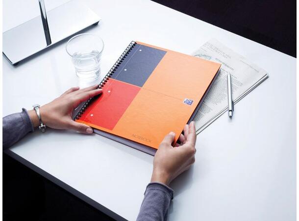 Notatbok OXFORD Int. Notebook A4+ linjer Notatbok | A4 | Linjer 
