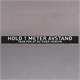 9431177 HAT3 Gulvmarkering "Hold 1 meter Avstand" 10cm x 100cm | COVID | Sort/hvit